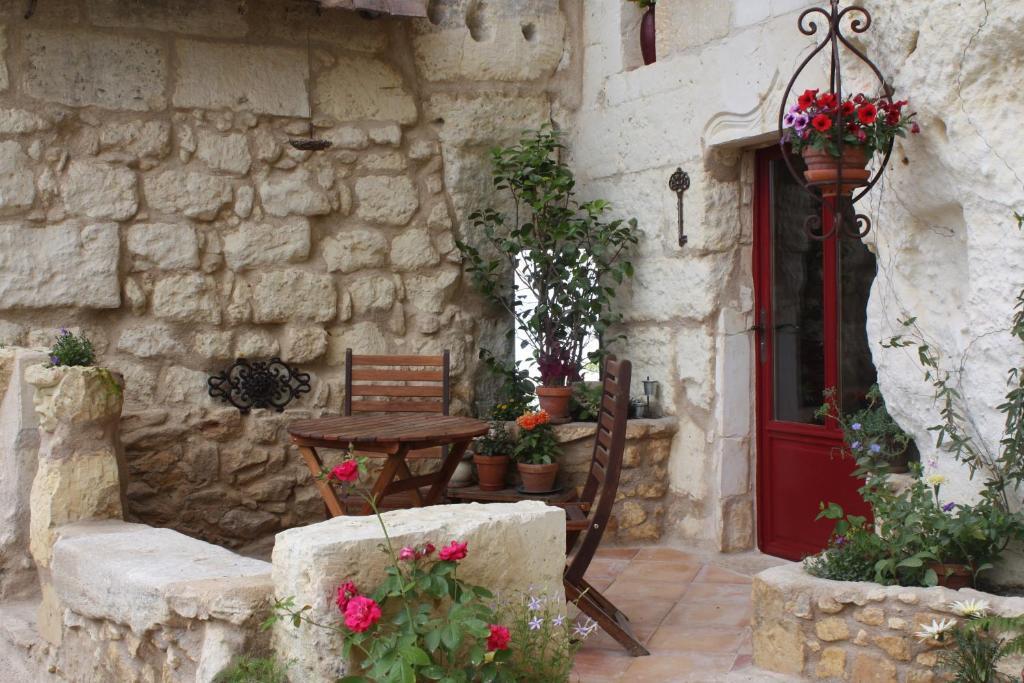 Les Chambres D'Hotes Troglo Du Rossignolet Loches Exterior foto