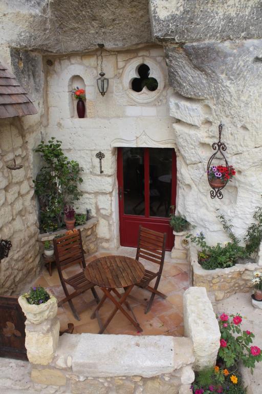 Les Chambres D'Hotes Troglo Du Rossignolet Loches Exterior foto